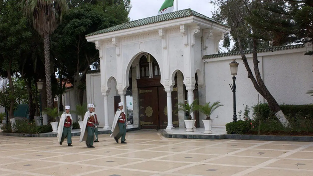 Propos de Macron : l’Algérie « remet » la France à sa place