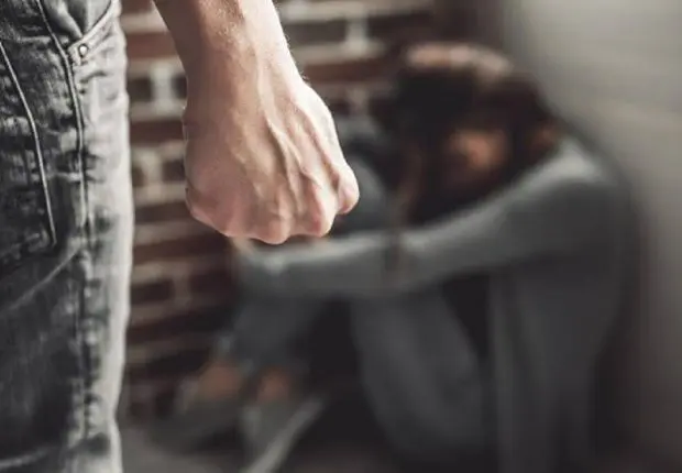 Violence conjugale : l&rsquo;histoire cocasse d&rsquo;un couple Algérien en France