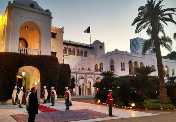 1er novembre : une cérémonie africaine au Palais du Peuple