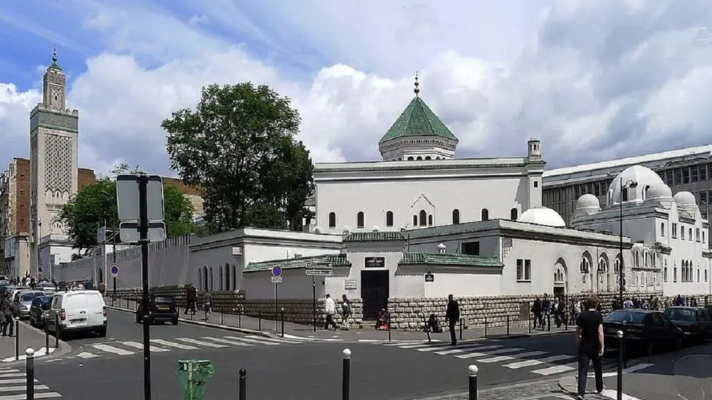 Fermeture de comptes bancaires : cri de colère des mosquées en France