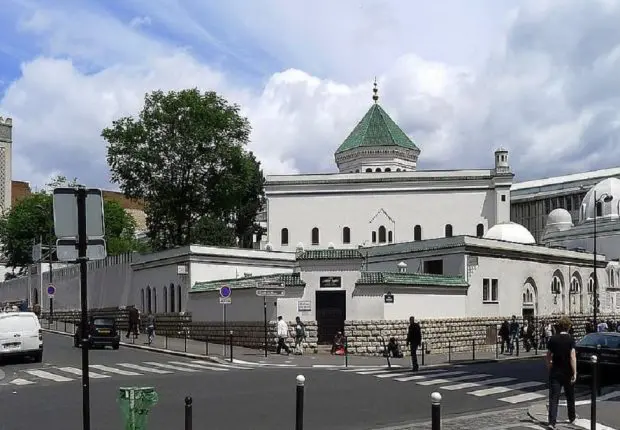 Fermeture de comptes bancaires : cri de colère des mosquées en France