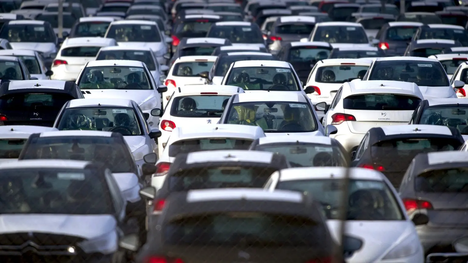 Automobiles : un marché sans garanties, des routes sans sécurité