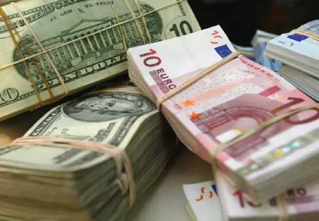 Affaires des 300 000 euros saisis : un policier parmi les accusés