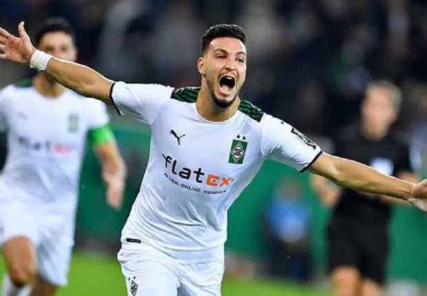 FC Barcelone : Bensebaini suscite-t-il l’intérêt de Xavi ?