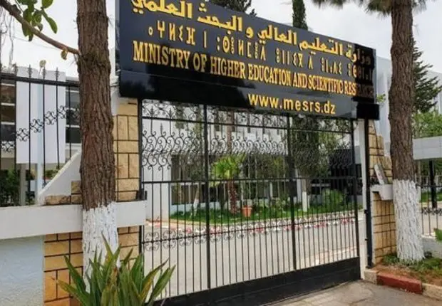 Bourses à l&rsquo;étranger : les enseignants algériens veulent plus de temps