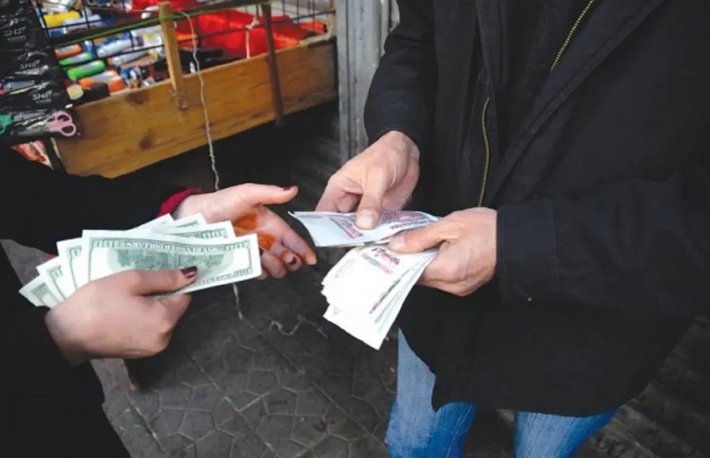 Record du Dollar à la Banque d’Algérie, flambée de l’Euro au Square