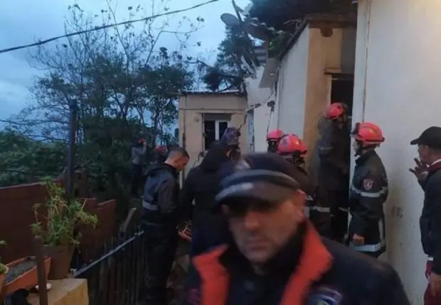 Effondrement d’une bâtisse à Alger : 3 personnes sous les décombres