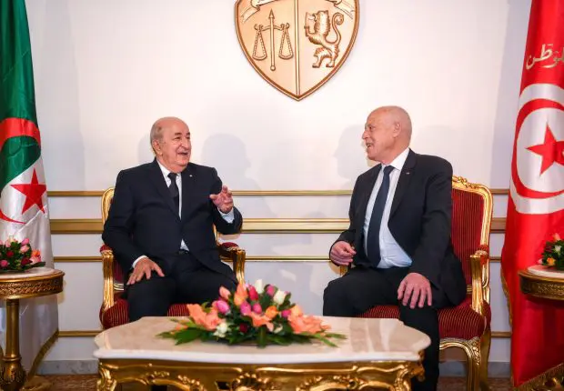 Algérie – Tunisie : tapis rouge pour Tebboune à Tunis