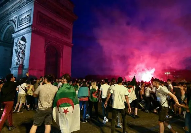 Supporters algériens à Paris : entre célébration et verbalisations