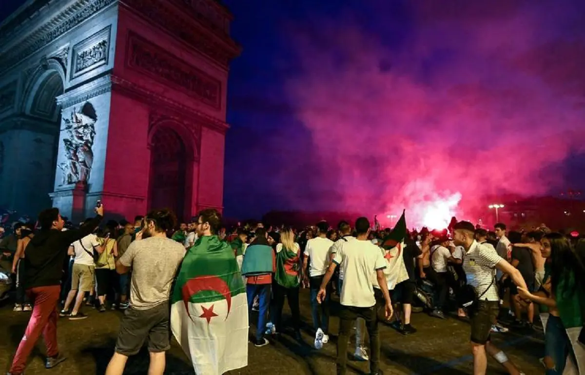 Supporters algériens à Paris : entre célébration et verbalisations