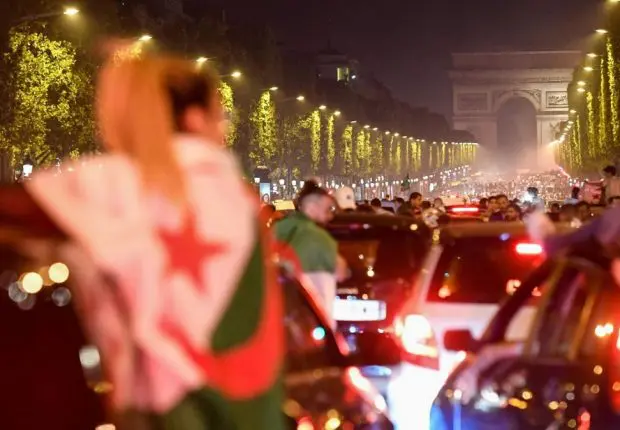 Quand la France interdit aux supporters algériens les Champs-Élysées