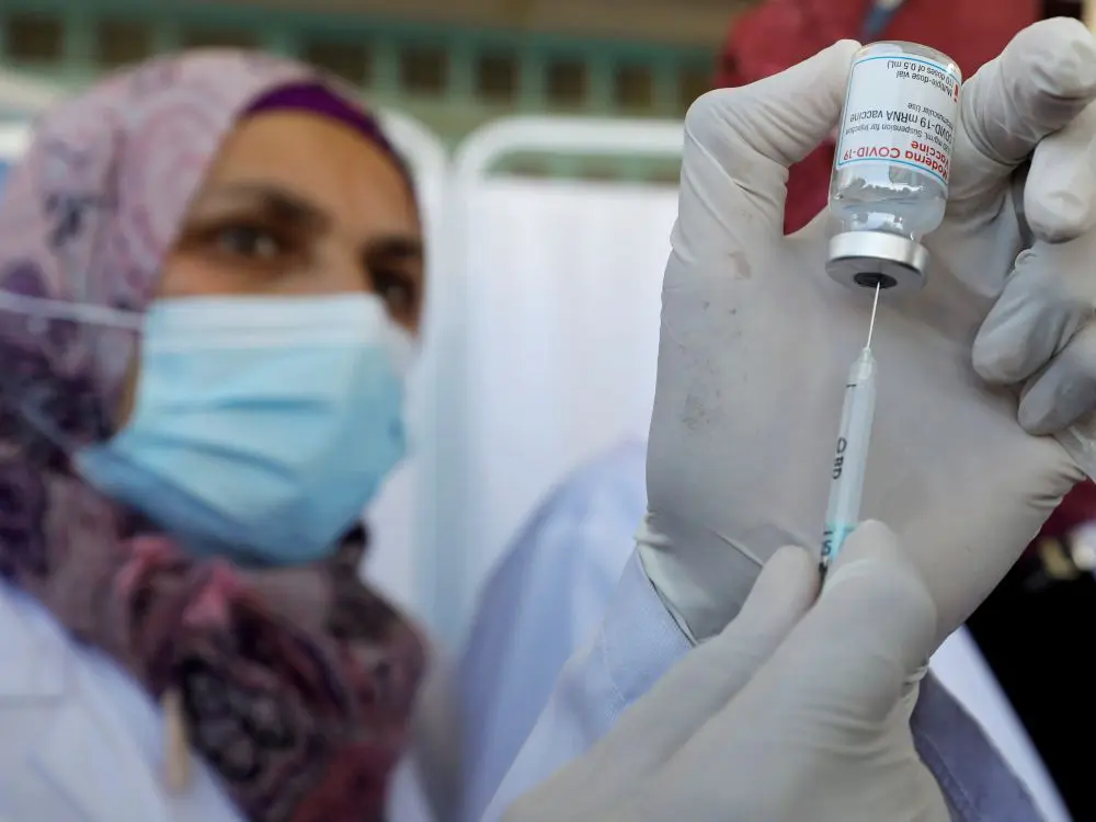 Péremption des vaccins anti-covid : le Pr Rahal avance une date