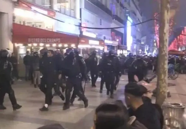 Coupe Arabe : les algériens bravent l’interdiction et défilent à Paris