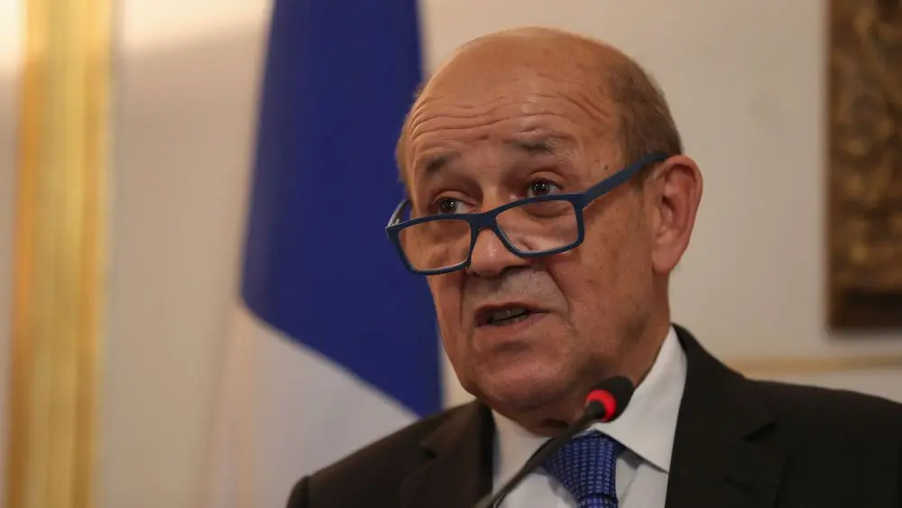 Algérie – France : Le Drian à Alger pour « relancer les relations »