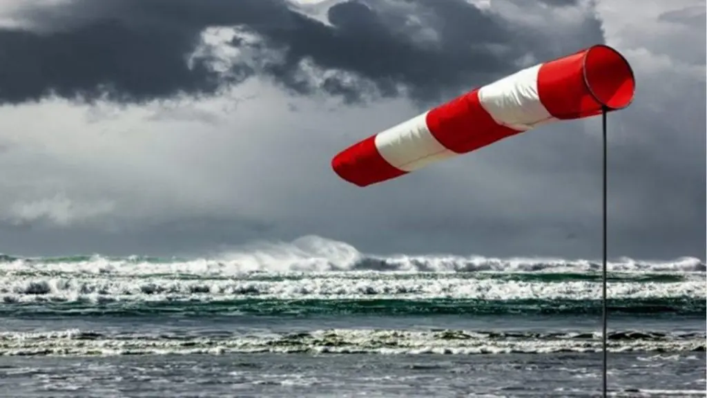 Météo : vents et vagues dangereuses sur plusieurs zones côtières