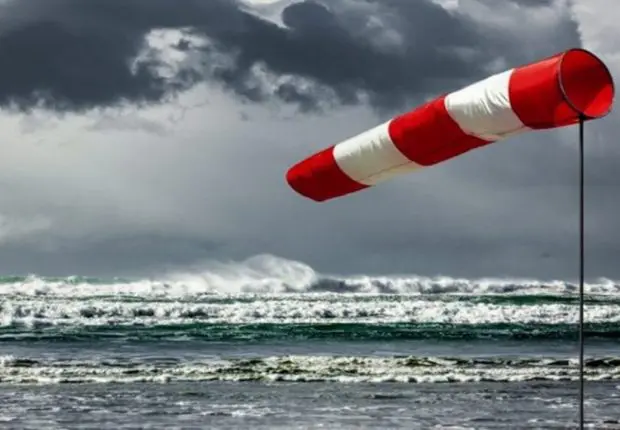 Météo : vents et vagues dangereuses sur plusieurs zones côtières