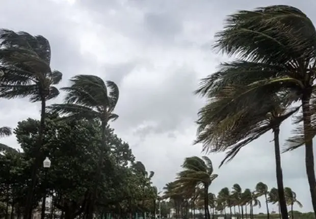 Météo : les « vents violents » persistent sur les zones côtières