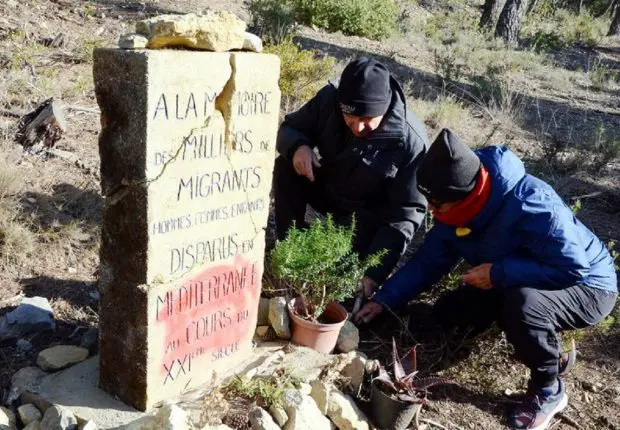France : Sabotage d’une stèle dédiée à la mémoire des migrants noyés