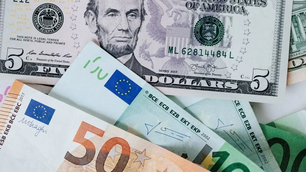 Devises : le taux de change du dinar ce dimanche 5 décembre