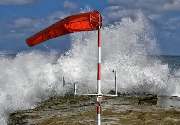 Météo : vents violents et vagues dangereuses sur les zones côtières