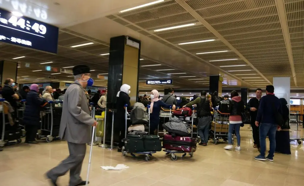 Covid-19 : deux pays imposent de nouvelles mesures pour les voyageurs