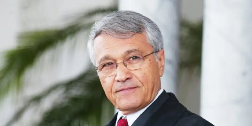 Quand le procès de Chakib Khelil se heurte à la gréve des avocats