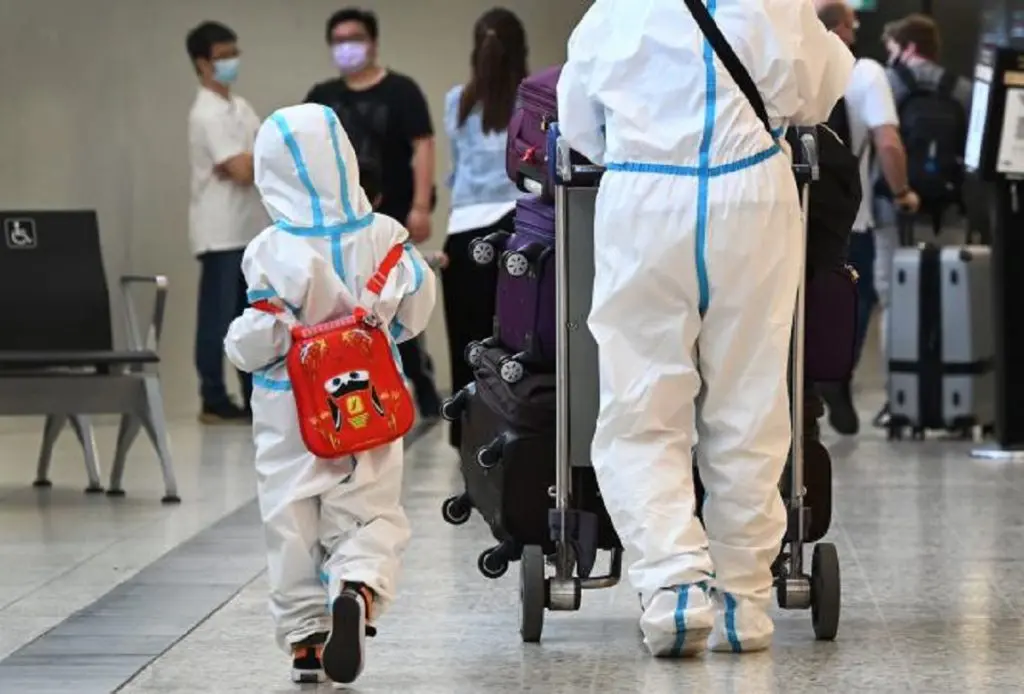 Covid-19 : Omicron va infecter « quasiment tout le monde »