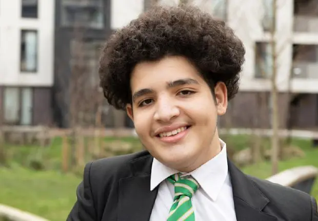 Ilyan, un ado algérien qui rejoint « la meilleure école » du Royaume-Uni