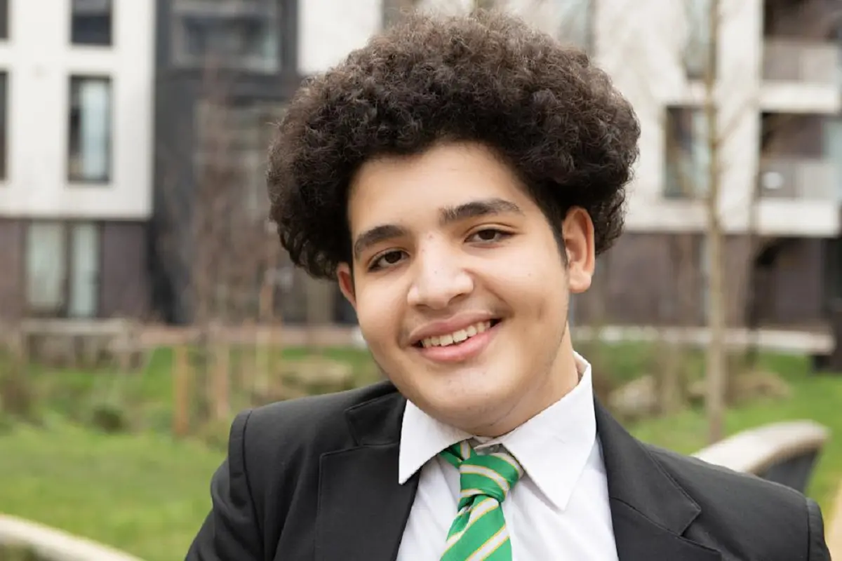 Ilyan, un ado algérien qui rejoint « la meilleure école » du Royaume-Uni