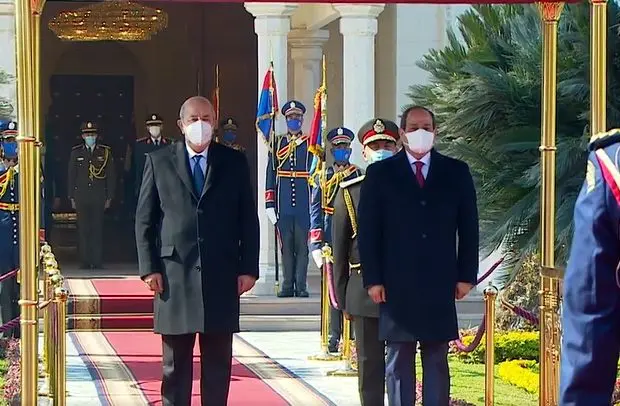 Accueilli au palais d’Héliopolis, Tebboune entame sa visite au Caire