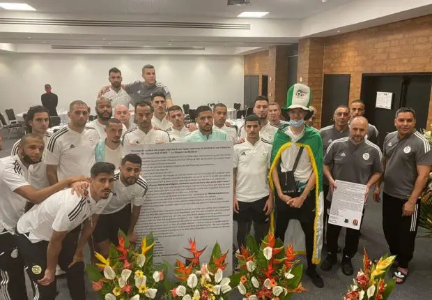 CAN 2022 : un supporter oranais crée l’événement au Cameroun