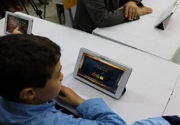 Poids du cartable : des tablettes pour 3 écoles de chaque mairie