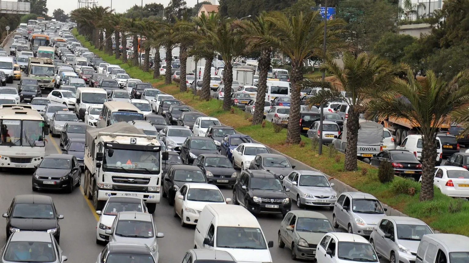 Embouteillages à Alger : le gouvernement examine « 2 projets urgents »
