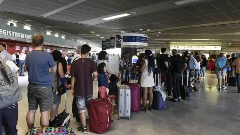 Voyages en France: moins de conditions pour les Français de l’étranger