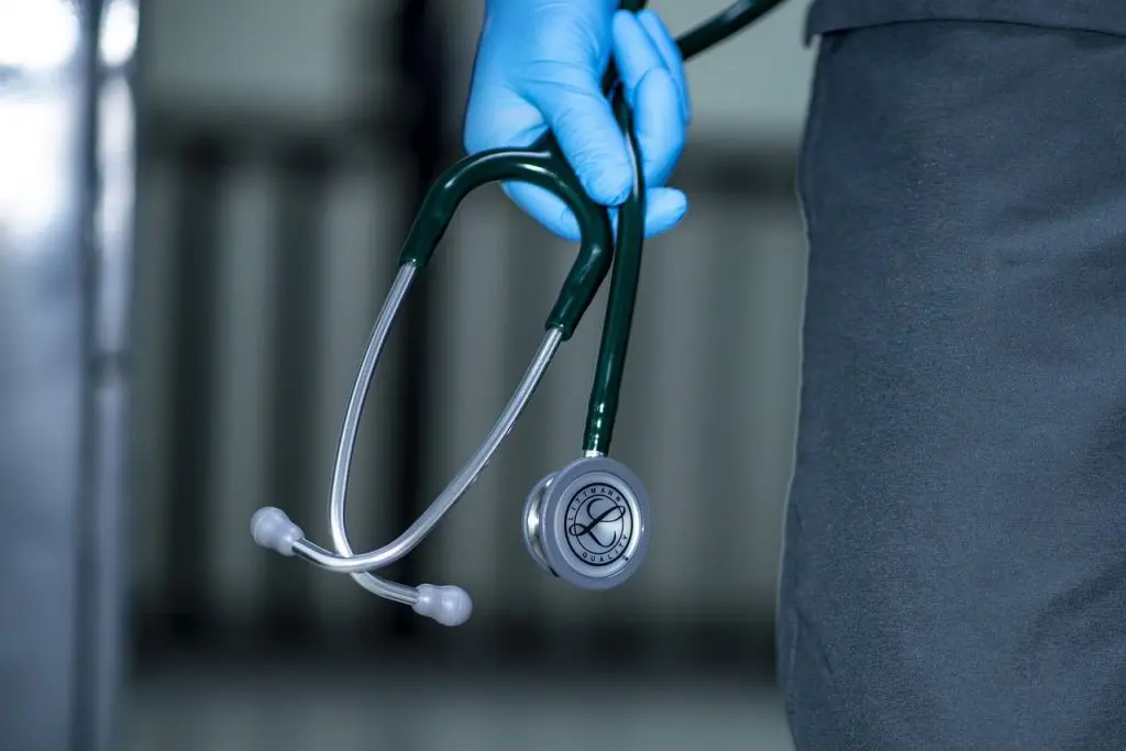 « Il faut un numerus clausus » : y a-t-il trop de médecins en Algérie ?