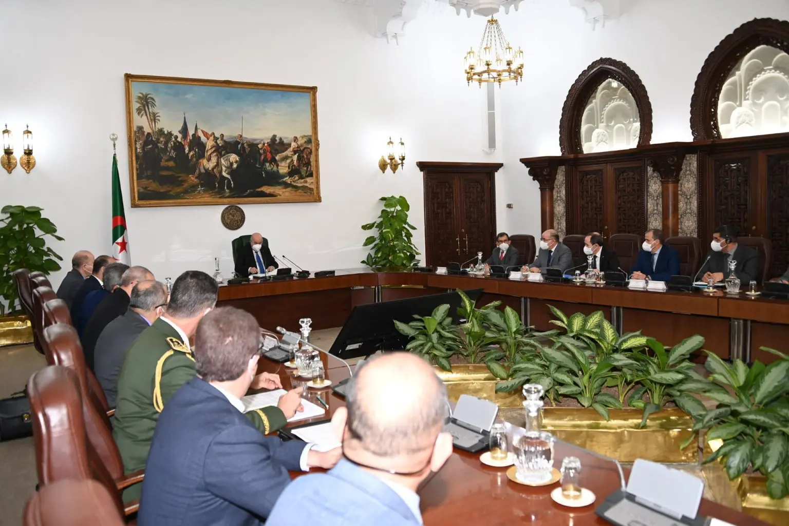 Ecoles, vols et dépistage covid : 5 nouvelles instructions de Tebboune