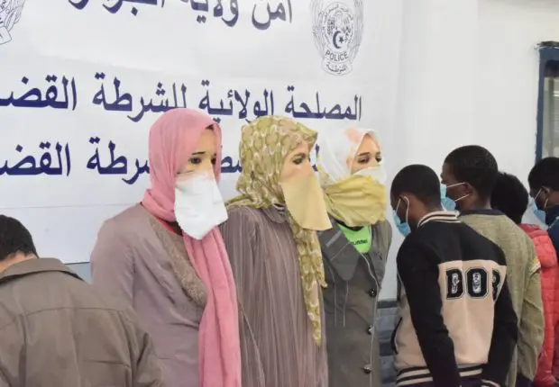 Alger : la police fait tomber des migrants déguisés en femmes