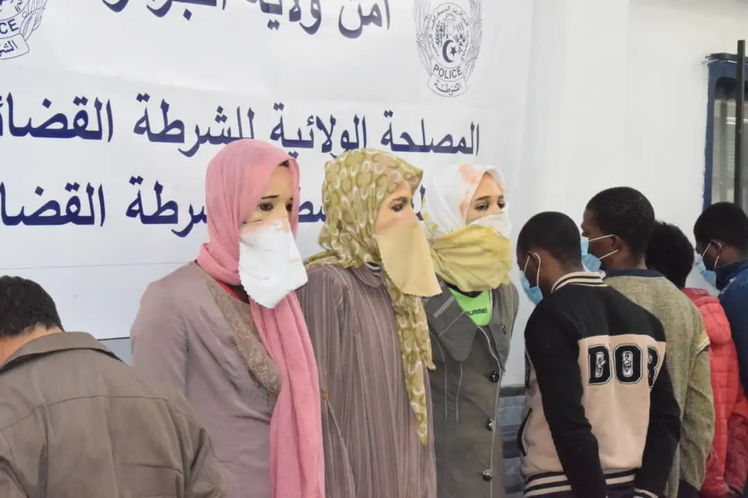 Alger : la police fait tomber des migrants déguisés en femmes