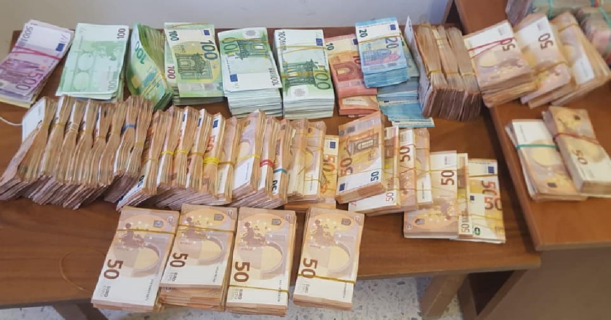 Grosse saisie de l’euro à l’aéroport d’Alger : une tentative de transfert « insolite »