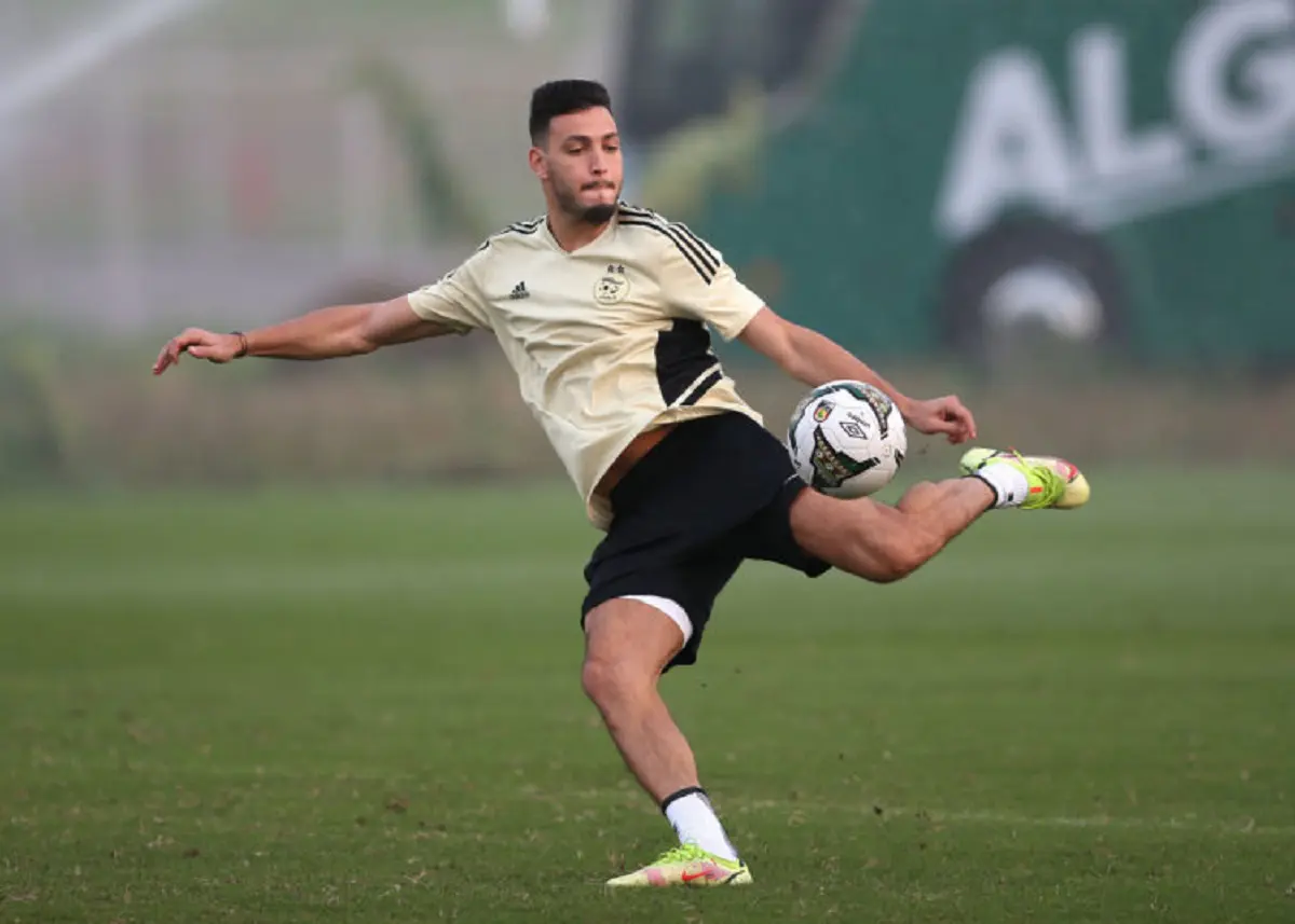 Manchester United : un Algérien séduit les diables rouges