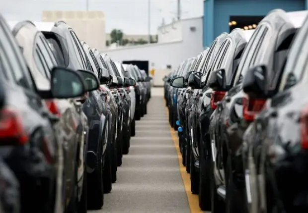 Voitures : entre écologie et industrie, quel sort pour l’importation ?