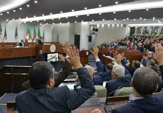 Après avoir voté « oui » sur les taxes gelées, les députés se justifient