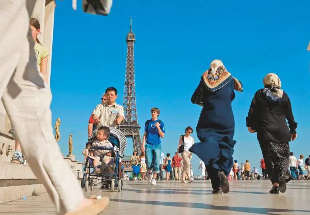 Actes anti-islam: la France pousse-t-elle les musulmans à partir ?