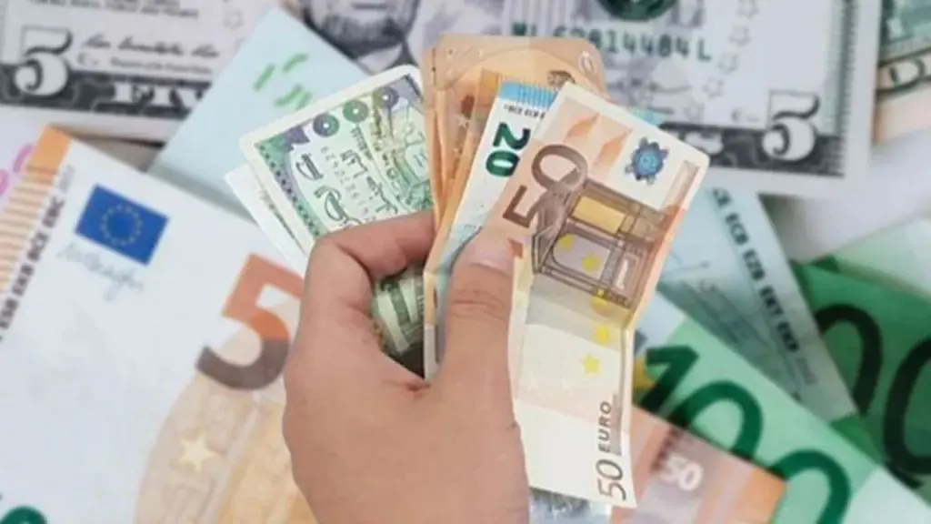 Banque et marché parallèle : le dinar face aux devises ce 11 octobre