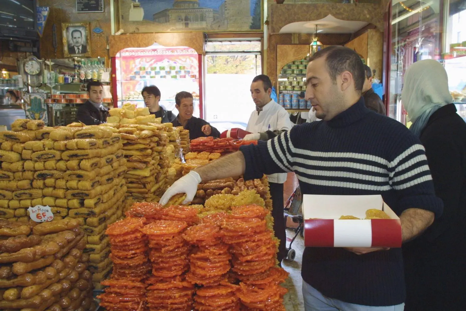 Ramadan 2022: les prix de la Zlabia et du Kalb ellouz flambent