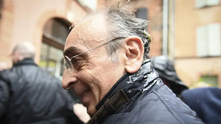 Présidentielle France: Zemmour reçoit un œuf sur le tête