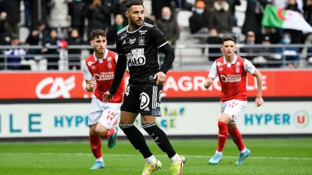 Racisme contre Belaili : Brest et Reims affichent leur soutien