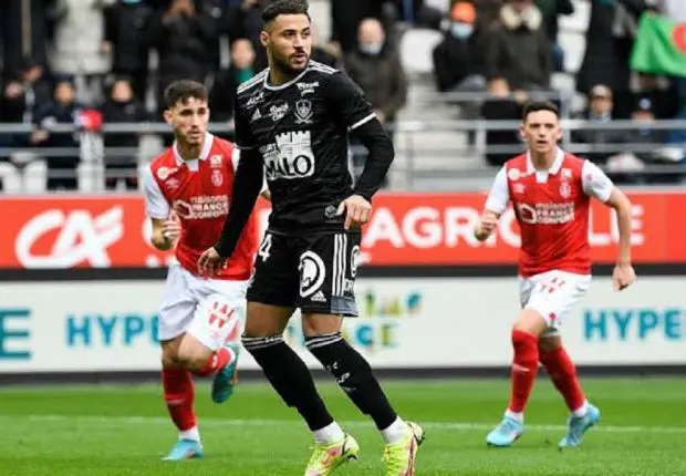 Racisme contre Belaili : Brest et Reims affichent leur soutien