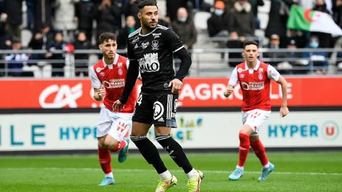 Racisme contre Belaili : Brest et Reims affichent leur soutien