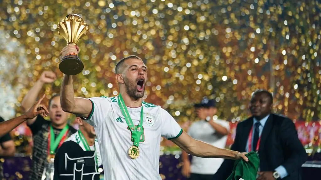 Équipe d’Algérie : la CAF glorifie Slimani